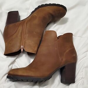 Clarks Verona Trish Fashion Boot, Dark Tan Leather, Womens 9.5 M